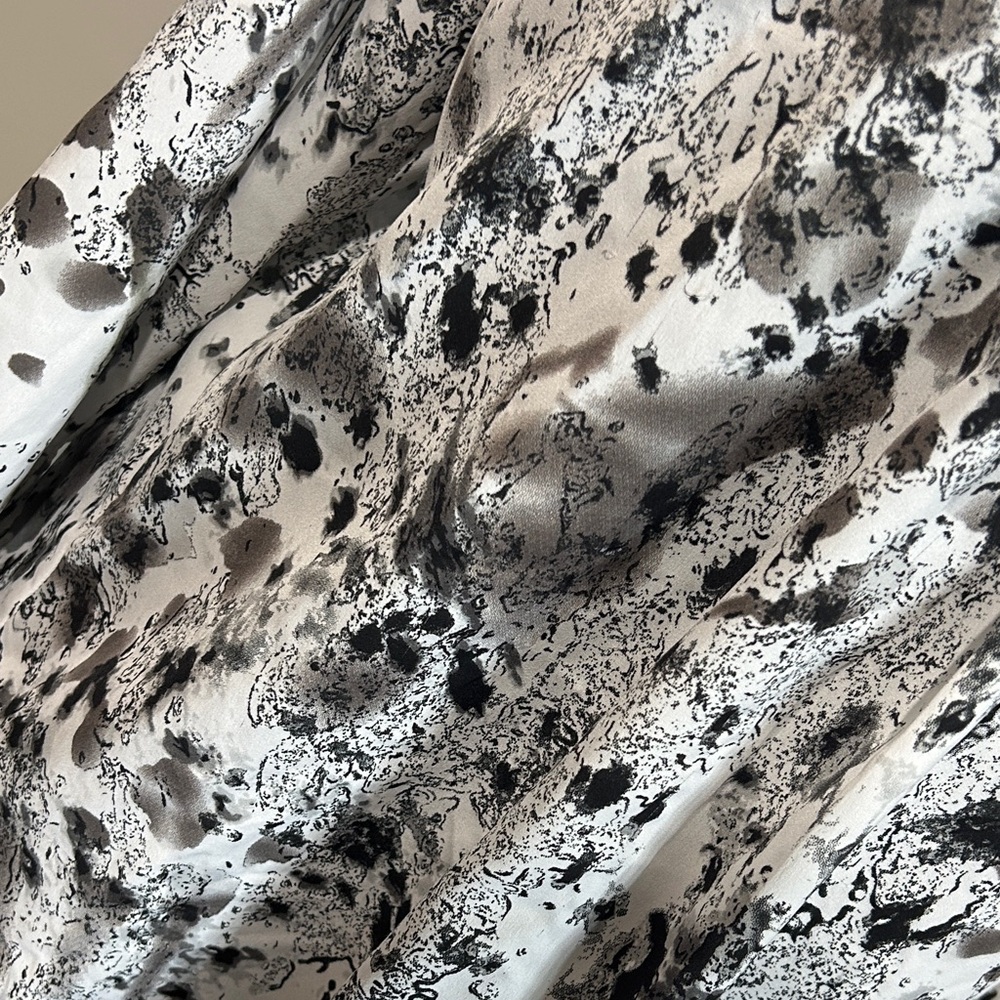 Sioni Monochrome Abstract Blouse - Picture 4 of 6